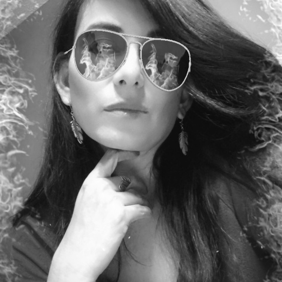 Meet your Posher, Karla - Picture 1 of 2